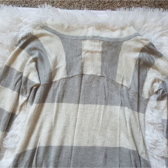 Olive & Oak Gray and White Striped Long Sleeve Top Size XS - Picture 3 of 6
